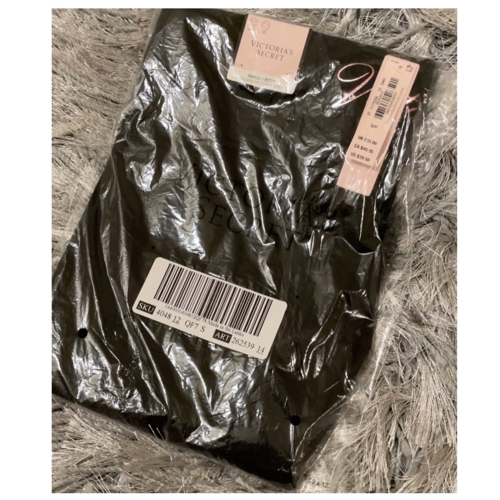 VICTORIAS SECRET-INCREDIBLE MOST LOVED FOLD OVER LEGGINGS 7/8 length. Small